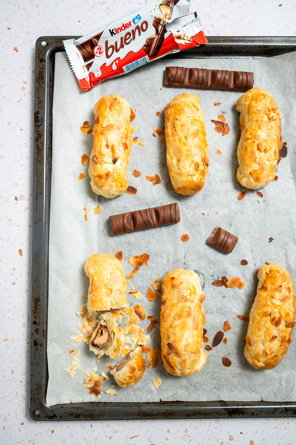 Chocoladebroodjes van Kinderbueno in bladerdeeg