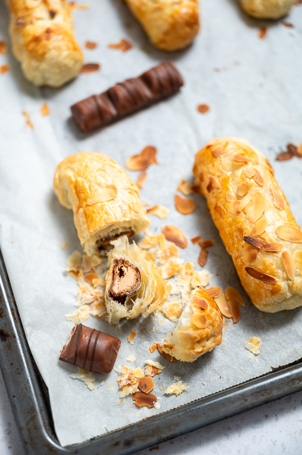 Chocoladebroodjes van Kinderbueno in bladerdeeg