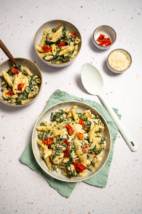 Toscaanse pasta met kip en spinazie