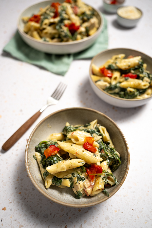 Toscaanse pasta met kip en spinazie