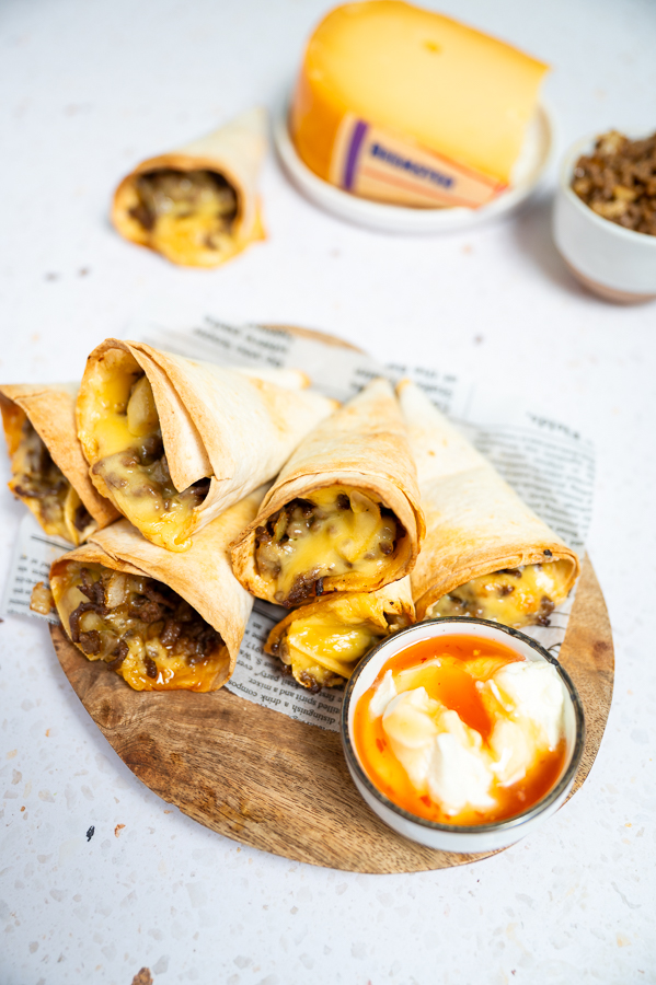 Wrap-hoorntjes met gehakt en kaas