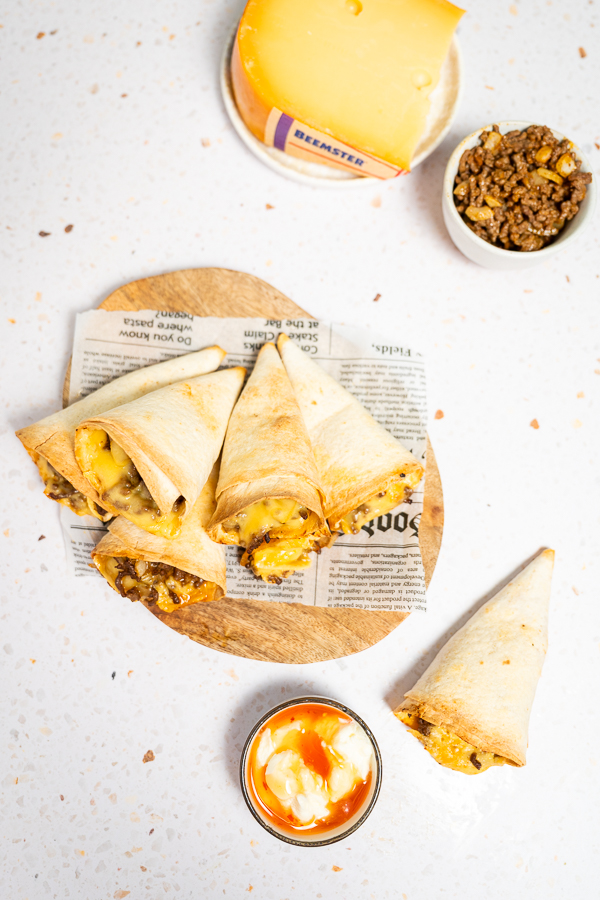 Wrap-hoorntjes met gehakt en kaas