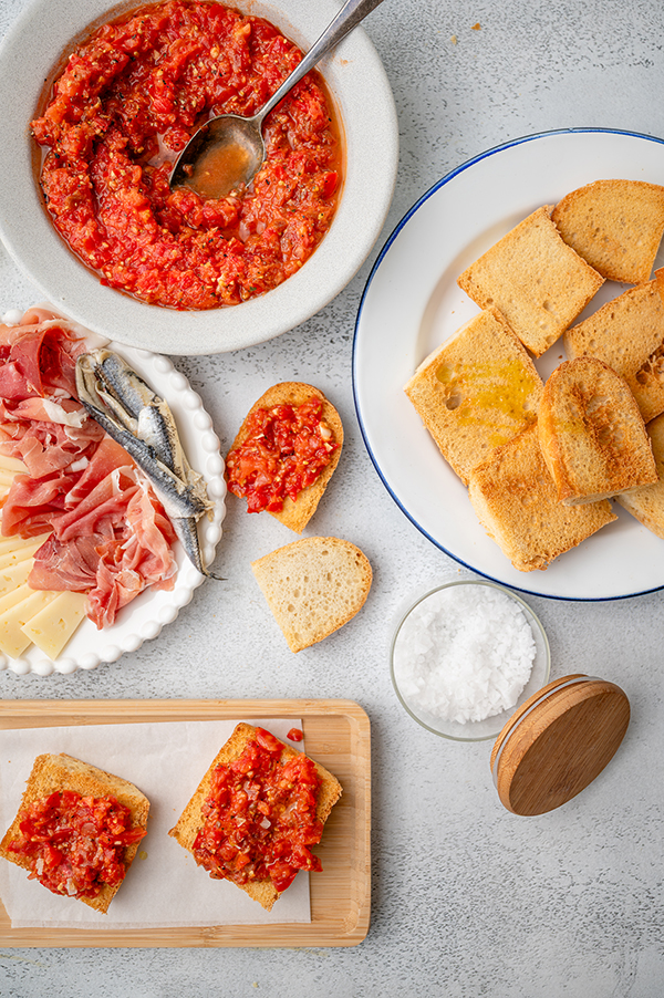 Pane con tomate 