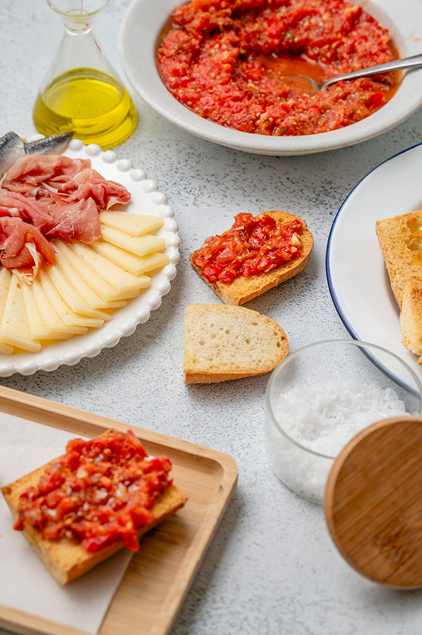 Pane con tomate