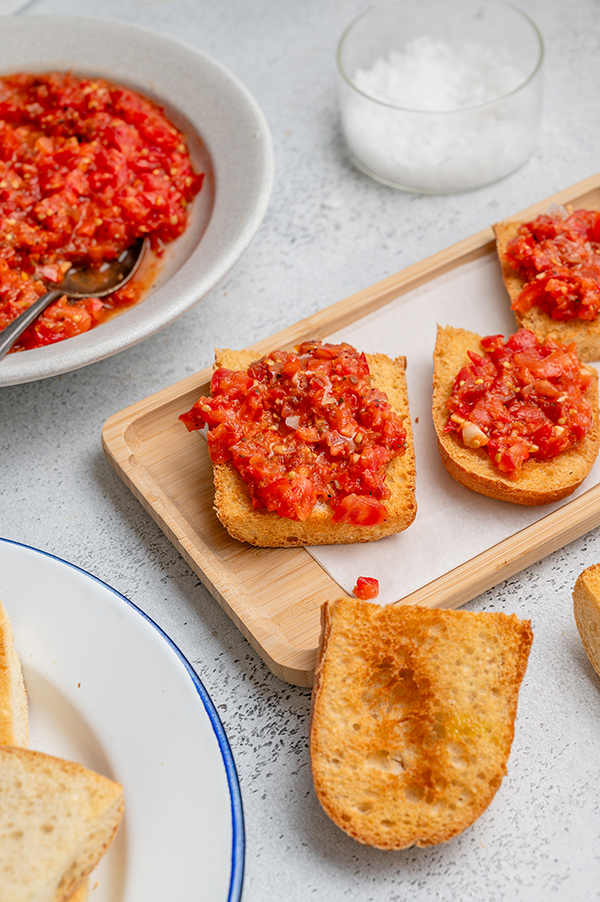 Pane con tomate
