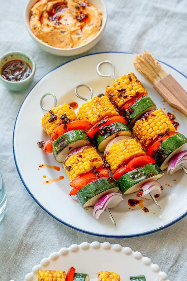 Groentespiesen met crispy-chiliboter