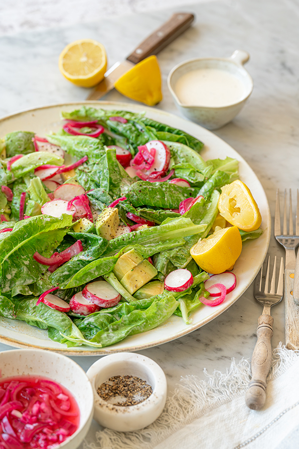 Little gem salade met avocado en radijs