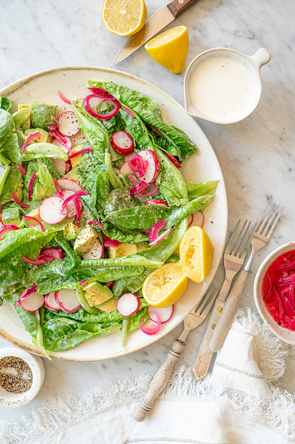 Little gem salade met avocado en radijs