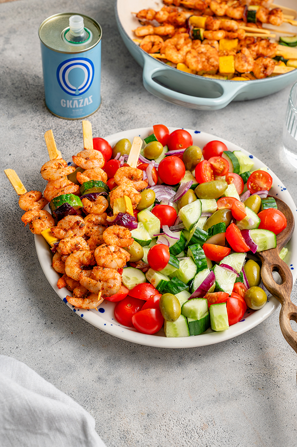 Garnalenspiesen met snelle Griekse salade