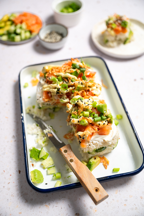 Lazy sushi met gerookte zalm en avocado