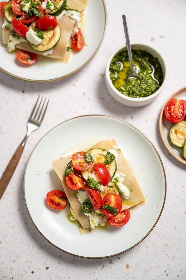 Open lasagne caprese met gegrilde courgette