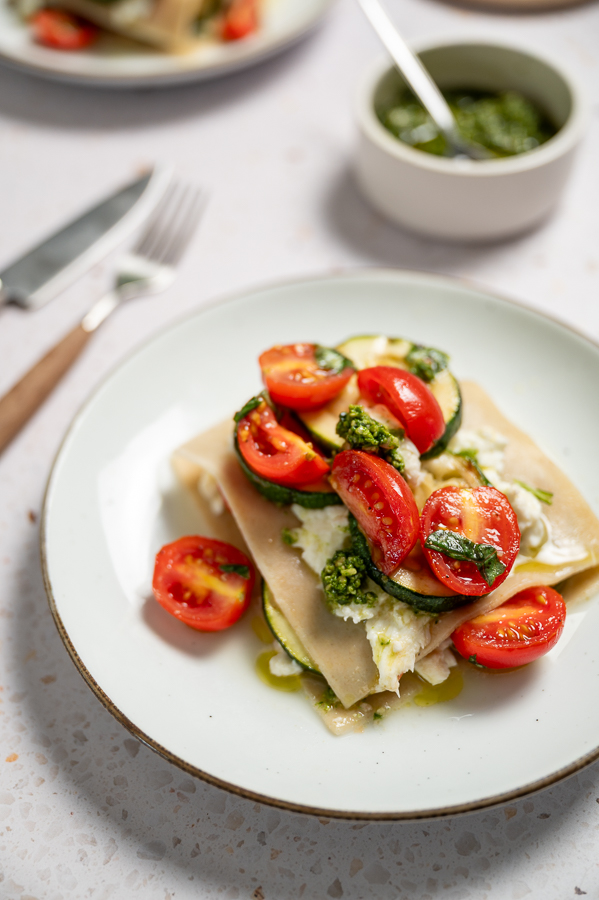 Open lasagne caprese met gegrilde courgette