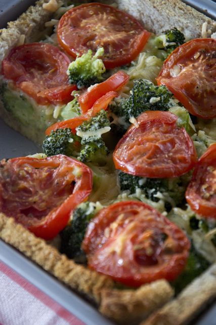 Broodquiche met broccoli en tomaat