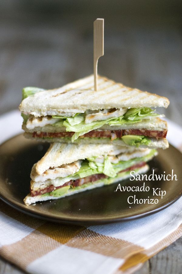 Sandwich kip chorizo avocado txt