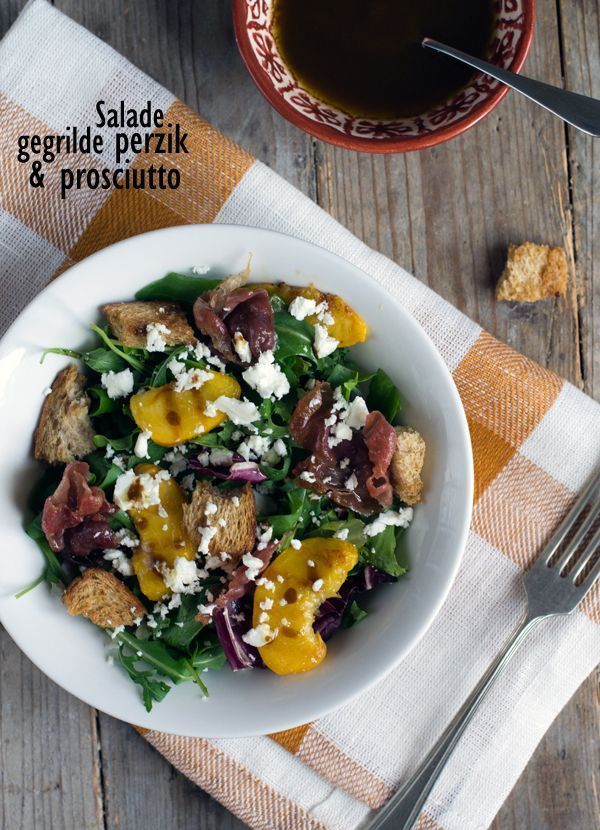 Salade met gegrilde perzik en prosciutto txt