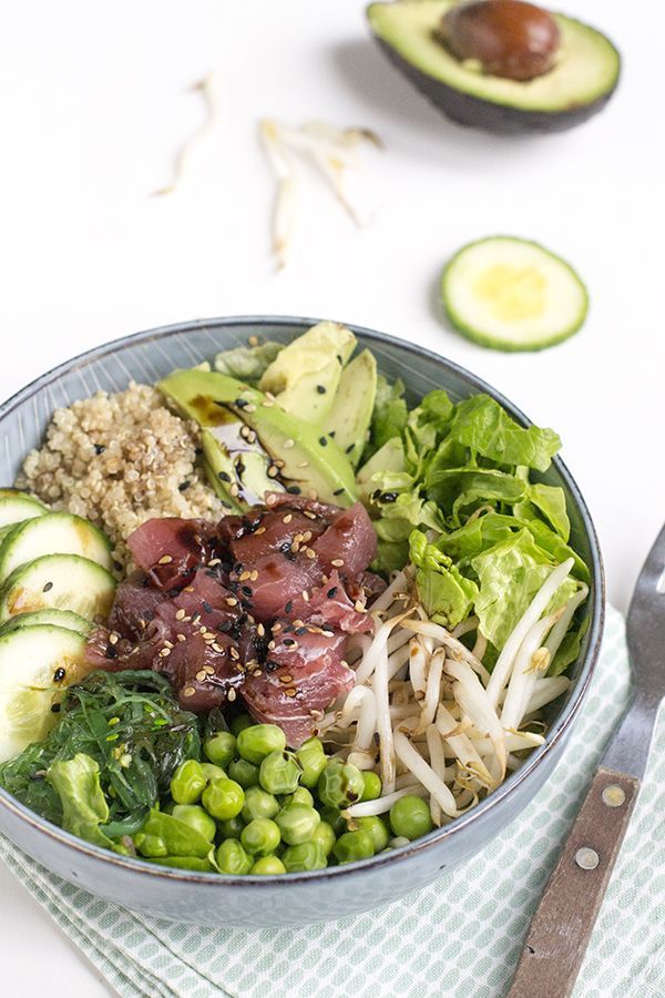 Salade tonijn en avocado poke bowl