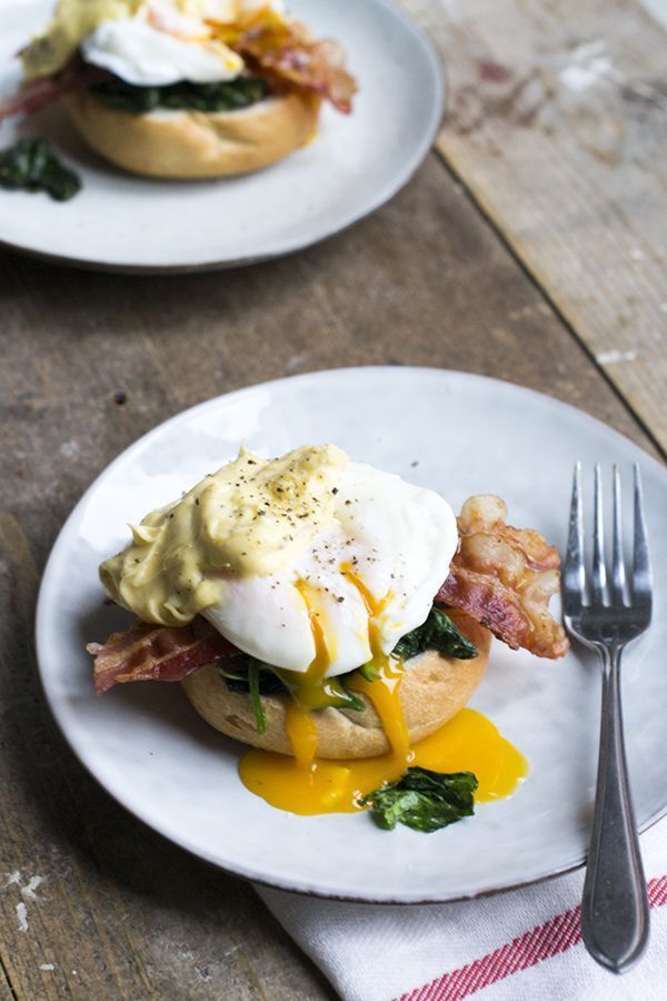 Bacon and eggs Florentine