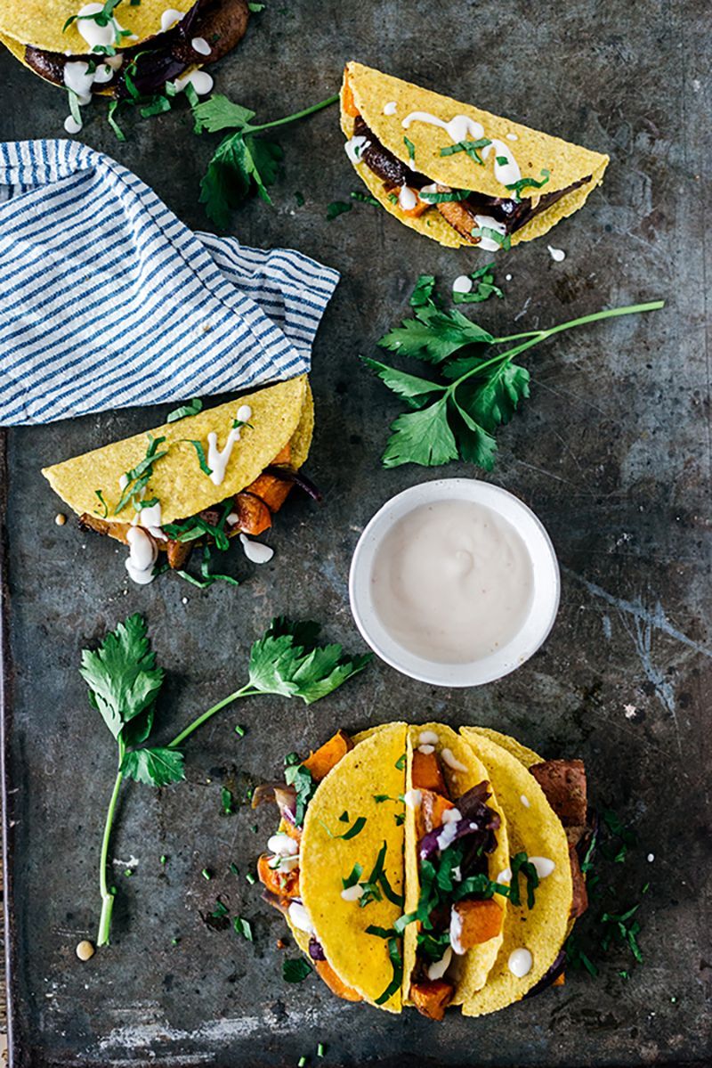 Veggie taco met champignons en chiliyoghurt