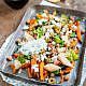Vegetarische kapsalon van zoete aardappel