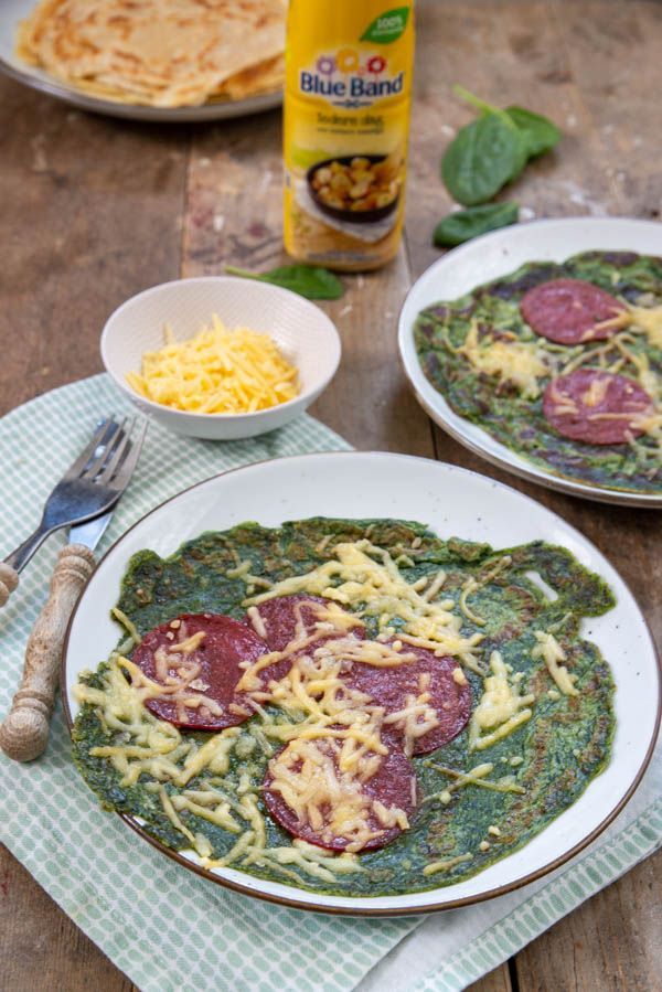 Pannenkoekrolletjes met spinazie, salami en kaas