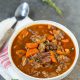 Runderstoofpotje met wortel en champignons