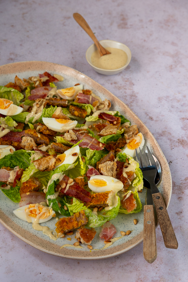Caesar salade met krokante kip