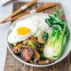 Misochampignons met rijst, paksoi en ei